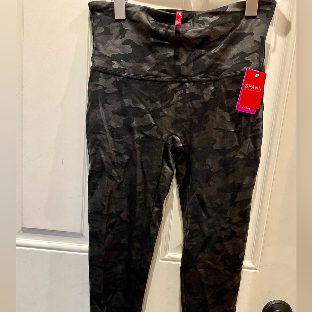 Spanx Faux Leather Faux Camo Leggings - Picture 2 of 4